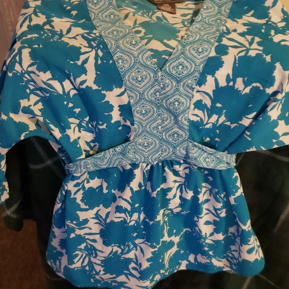 Teal print top